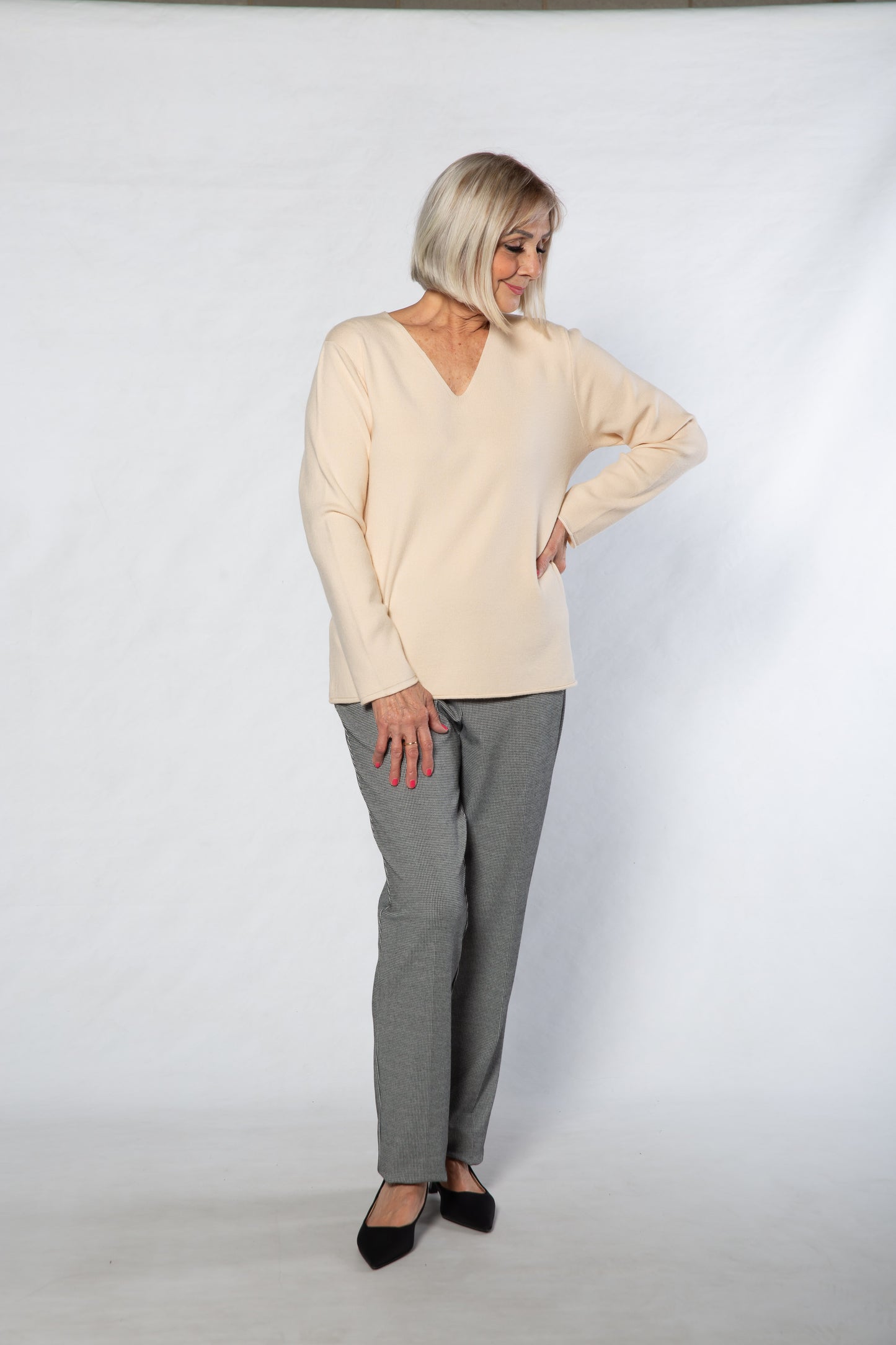 Fine gauge v-neck sweater #5117 - NATURAL