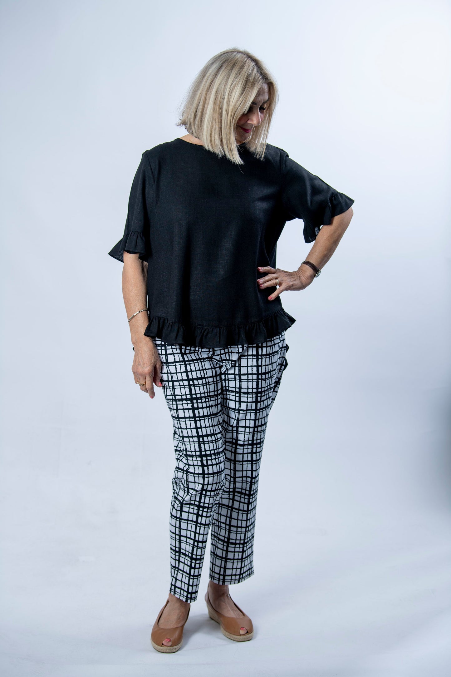 Linen Blend Short sleeve top with ruffle sleeve and hem edge finish #493 - Black