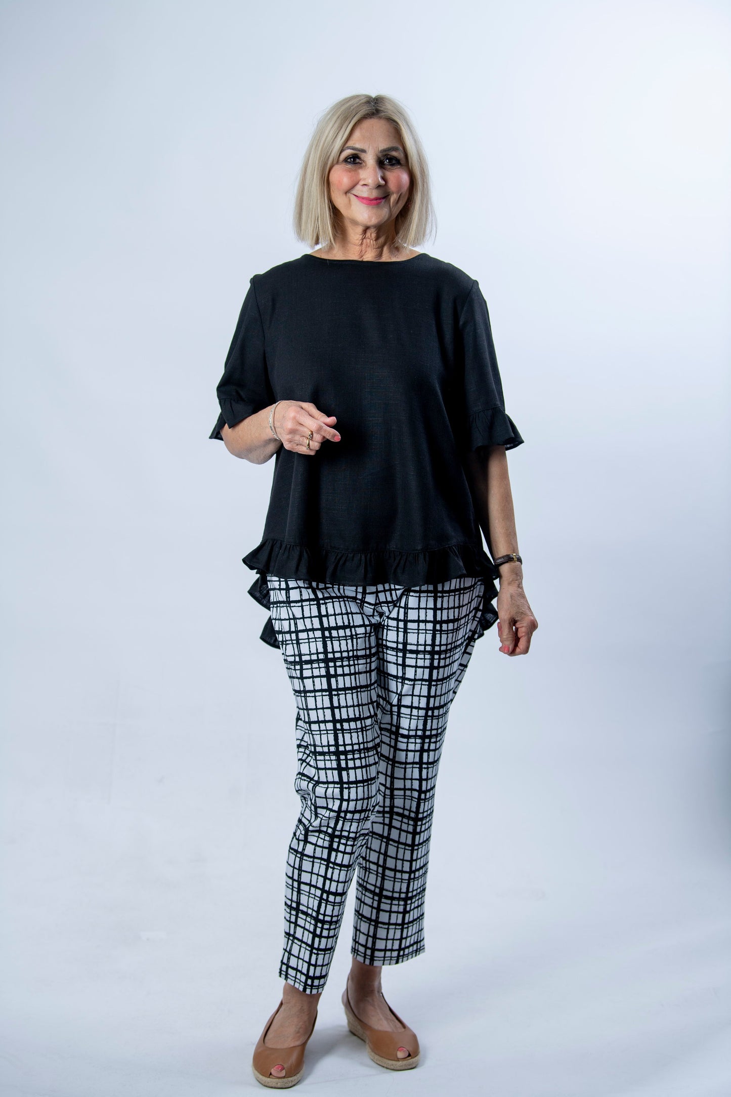 Linen Blend Short sleeve top with ruffle sleeve and hem edge finish #493 - Black