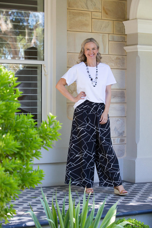 Relaxed Wide Leg, 7/8 length Printed Pant with pockets #6200 - Black