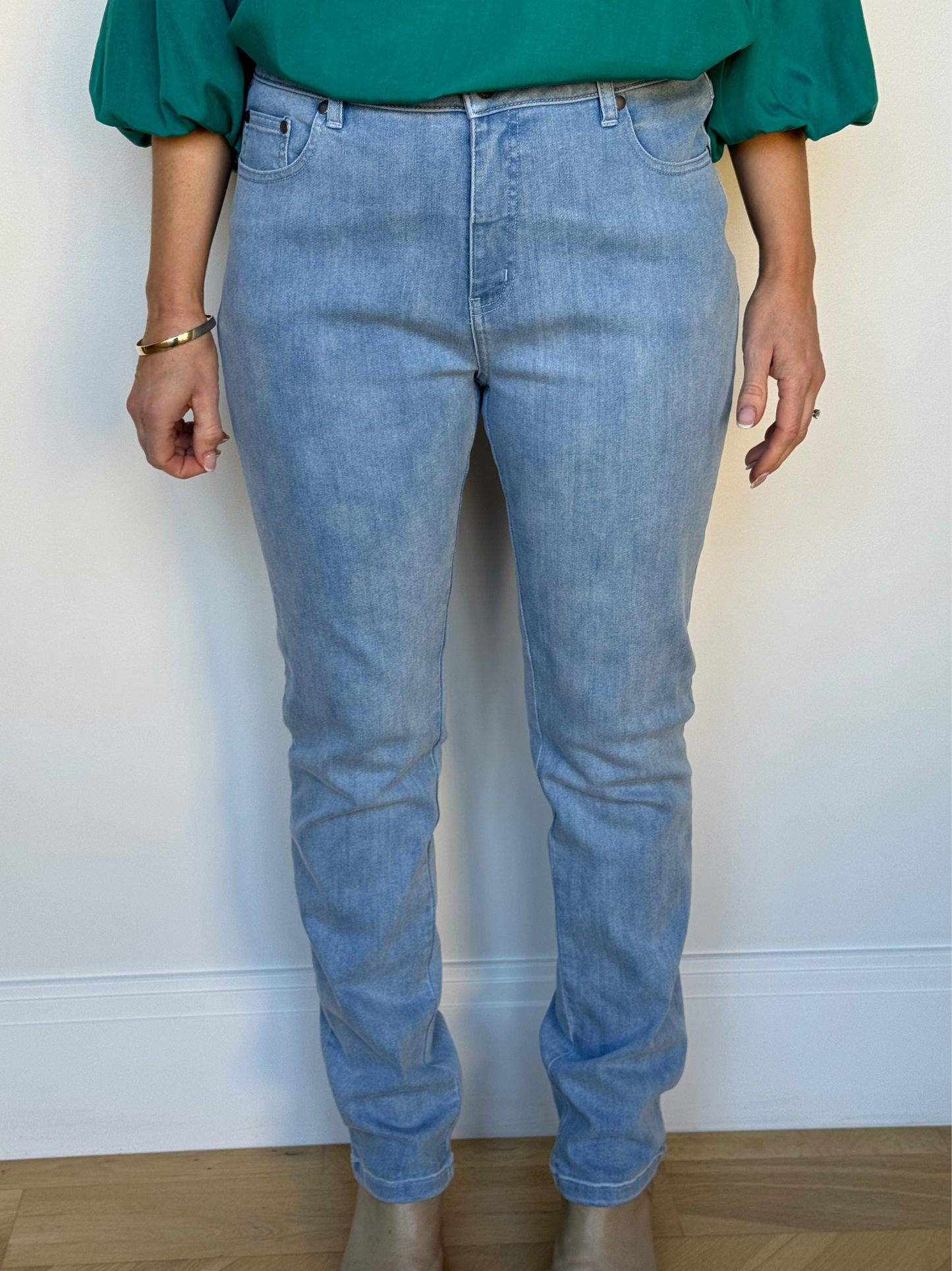 Straight leg 5pkt stretch denim jean #6945 Icewash