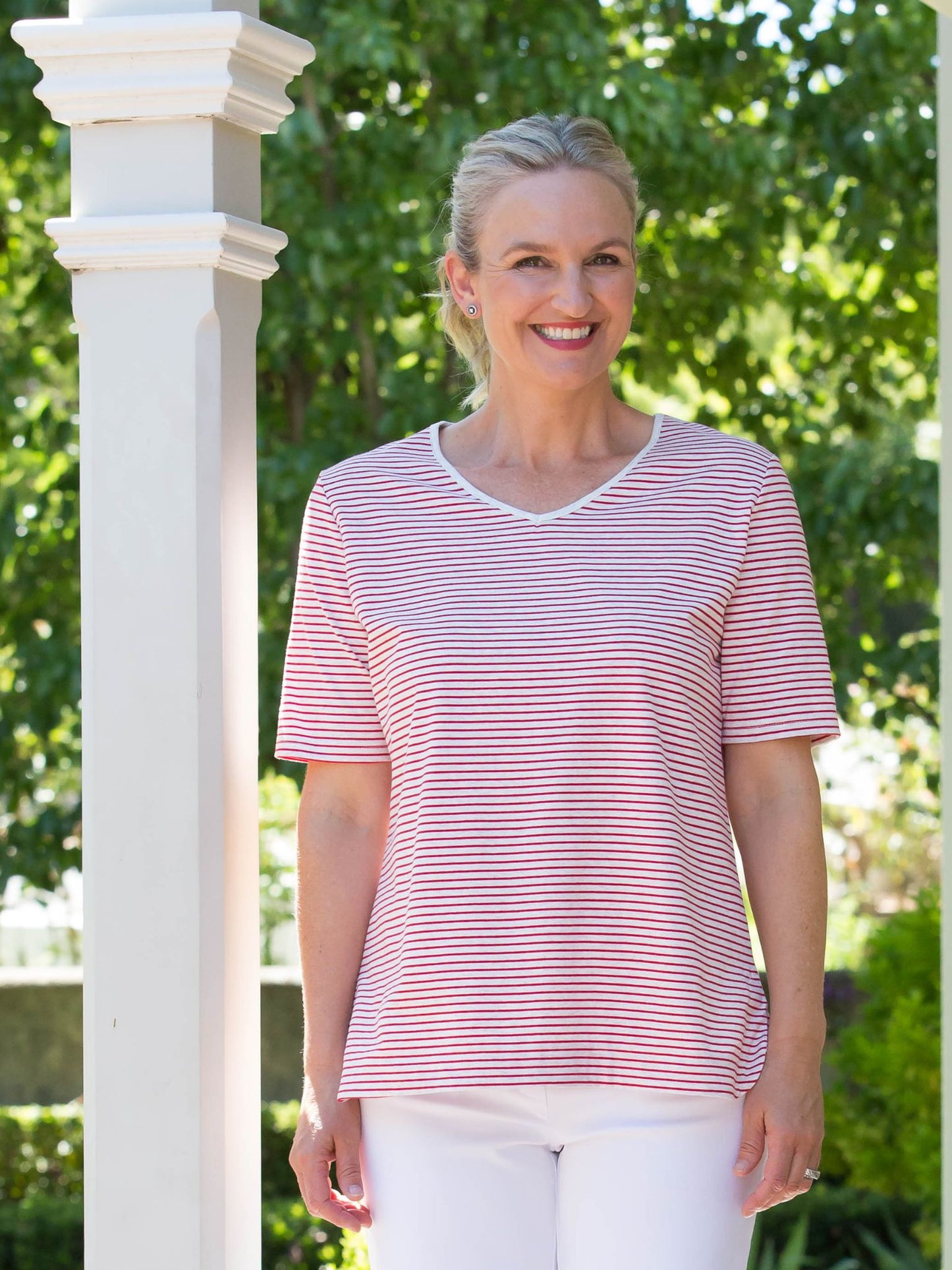 Short sleeve stretch cotton tee with rounded V-neck #143 White/Red
