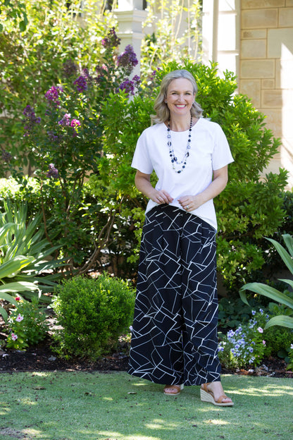Relaxed Wide Leg, 7/8 length Printed Pant with pockets #6200 - Black