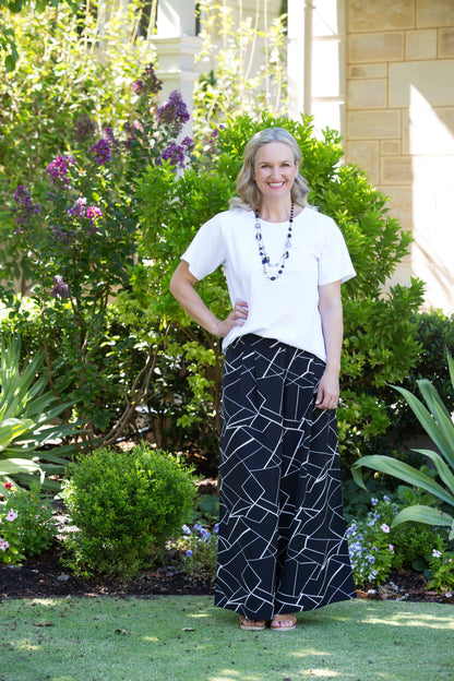 Relaxed Wide Leg, 7/8 length Printed Pant with pockets #6200 - Black