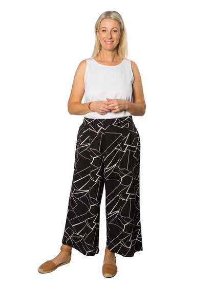 Relaxed Wide Leg, 7/8 length Printed Pant with pockets #6200 - Black