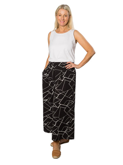 Relaxed Wide Leg, 7/8 length Printed Pant with pockets #6200 - Black