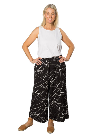 Relaxed Wide Leg, 7/8 length Printed Pant with pockets #6200 - Black